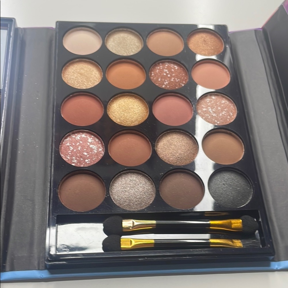 1113.‎ Moc Allure Beauty Palette